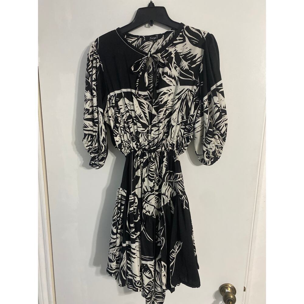 Naya tiered dress women's size 10 black white tropical print puff sleeve peasant